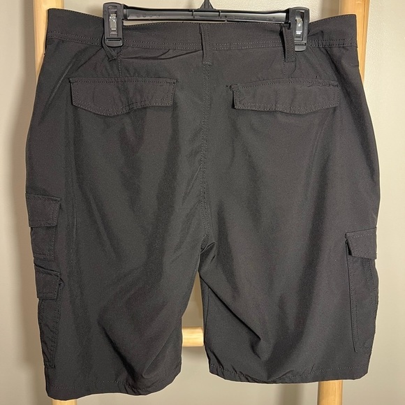 36 Iron Co hybrid outdoor Gray Cargo Shorts Men's Black Cargo Shorts - Picture 2 of 10